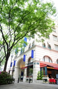 687474703a2f2f636166652e616e6e6976657273616972652e636f2e6a702f696d672f686f6d652f696e745f696d675f70686f746f30322e6a7067